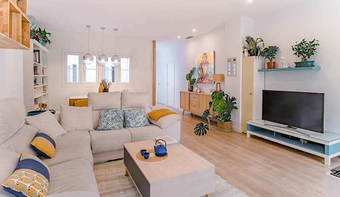 Clean living room after smoke odor removal