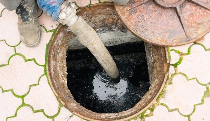 Sewage cleanup service Sewage cleanup service